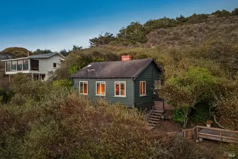 Exterior - 29011 Willow Creek Rd, Jenner, CA 95450 photo 1 of 8