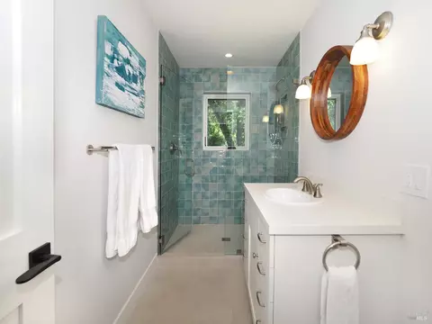 Bath - 1575 Foxridge Rd, Geyserville, CA 95441 photo 4 of 6