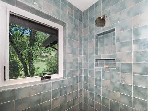 Bath - 1575 Foxridge Rd, Geyserville, CA 95441 photo 5 of 6