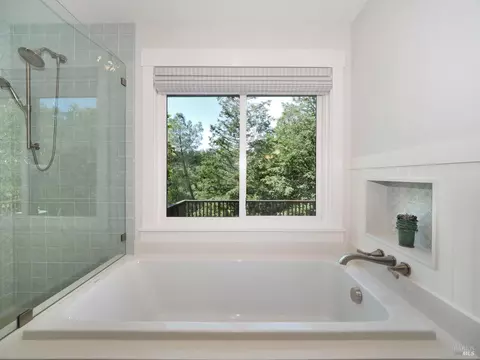Bath - 1575 Foxridge Rd, Geyserville, CA 95441 photo 2 of 6