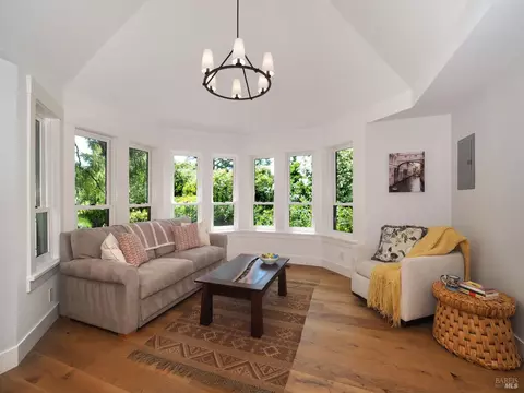Living - 1575 Foxridge Rd, Geyserville, CA 95441 photo 2 of 5