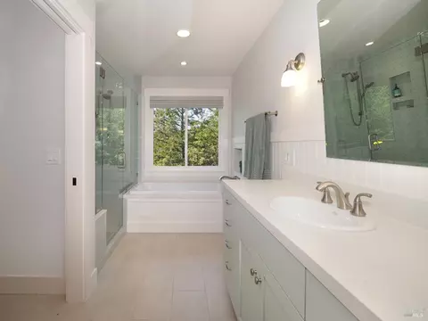 Bath - 1575 Foxridge Rd, Geyserville, CA 95441 photo 1 of 6