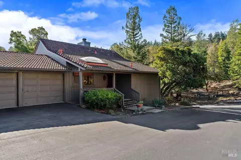 2 Oak Forest Ln, Santa Rosa, CA 95409