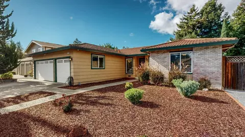 4869 Fairway Dr, Rohnert Park, CA 94928