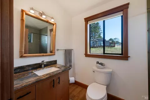 Bath - 209 Calle Del Sol, Bodega Bay, CA 94923 photo 5 of 6