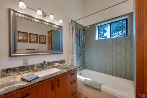 Bath - 209 Calle Del Sol, Bodega Bay, CA 94923 photo 4 of 6