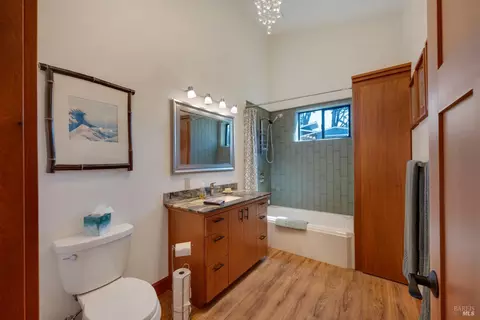 Bath - 209 Calle Del Sol, Bodega Bay, CA 94923 photo 3 of 6