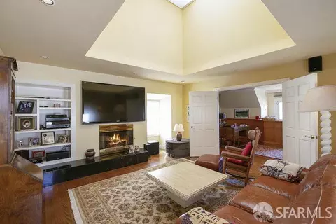 Living - Undisclosed, San Francisco, CA 94123 photo 10 of 13