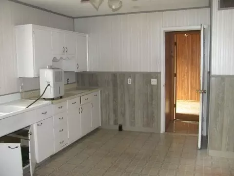413 W 1st St, Eldon, MO 65026 photo 2