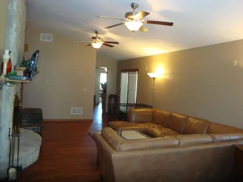 138 Franklin St, Holts Summit, MO 65043 photo 8