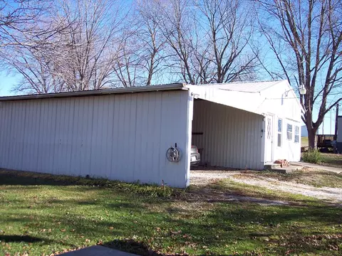 416 E Locust St, Paris, MO 65275 photo 11