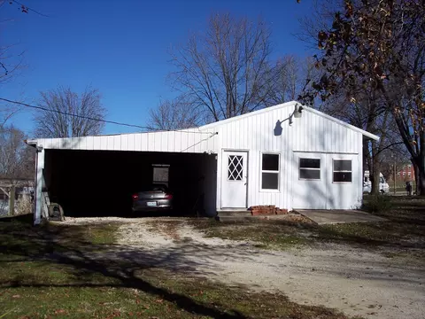 416 E Locust St, Paris, MO 65275 photo 12