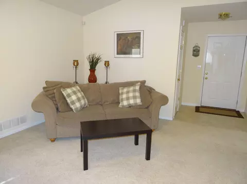 572 E Clearview Dr, Columbia, MO 65202 photo 2