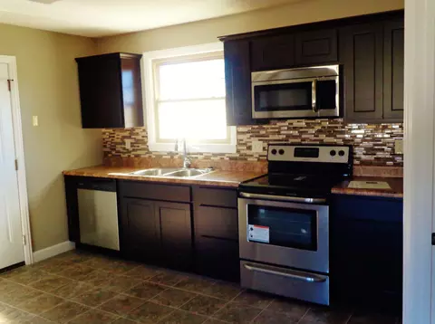 700 W Bruton St, Centralia, MO 65240 photo 4
