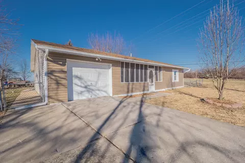 591 E Hackberry Blvd, Columbia, MO 65202 photo 2