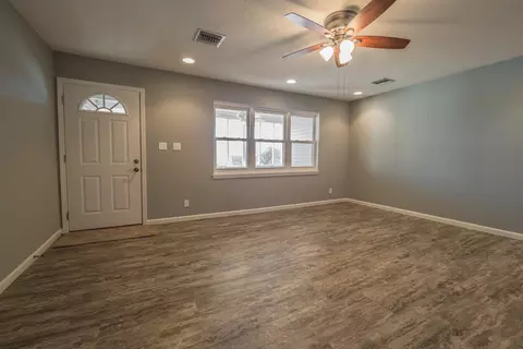 591 E Hackberry Blvd, Columbia, MO 65202 photo 5