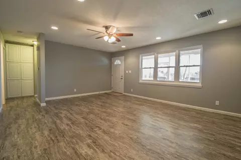 591 E Hackberry Blvd, Columbia, MO 65202 photo 6