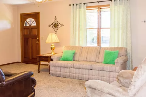 404 Barret St, Holts Summit, MO 65043 photo 2