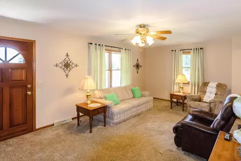 404 Barret St, Holts Summit, MO 65043 photo 3