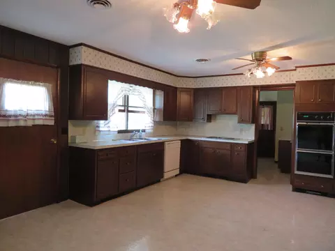 525 Baskett St, Paris, MO 65275 photo 10