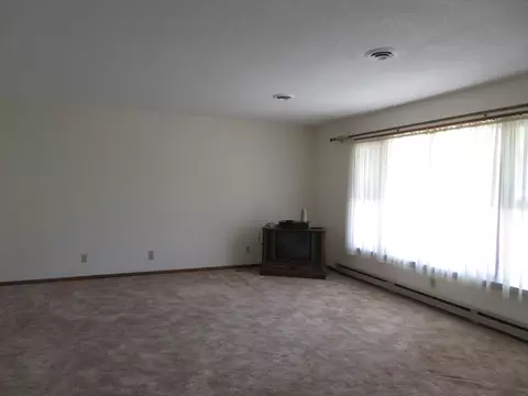 525 Baskett St, Paris, MO 65275 photo 7