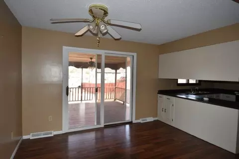 1819 Cherry St, Mexico, MO 65265 photo 3