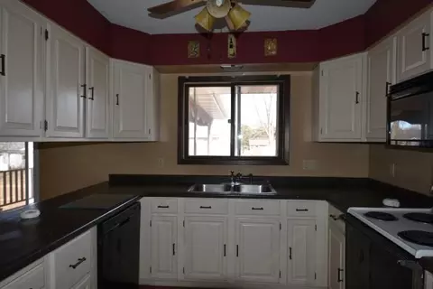 1819 Cherry St, Mexico, MO 65265 photo 4
