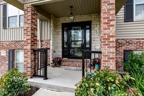 450 Edwards Dr, Holts Summit, MO 65043 photo 2