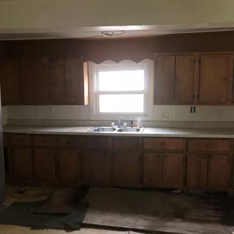 214 Baskett St, Paris, MO 65275 photo 8