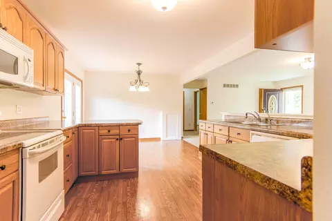 684 Westminster Pl, Holts Summit, MO 65043 photo 10