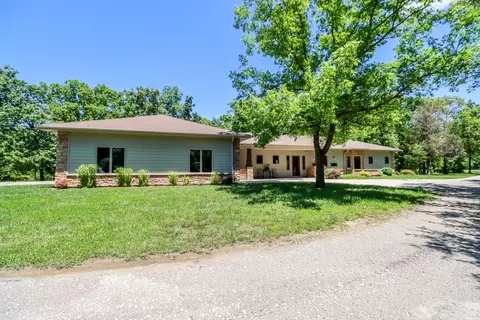 6221 E Mclane Dailing Rd, Centralia, MO 65240 photo 1