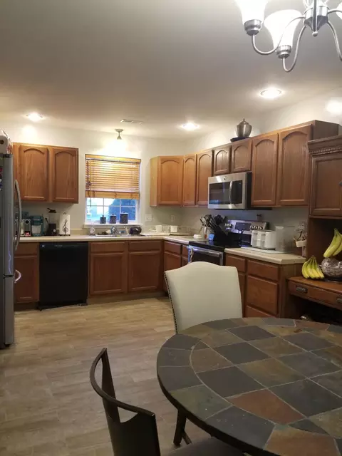 184 E Murphy Dr, Columbia, MO 65202 photo 2