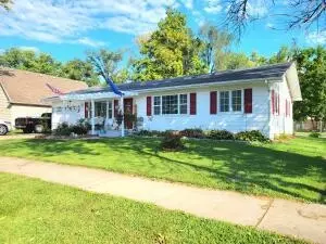 303 E Harrison St, Auxvasse, MO 65231 photo 1