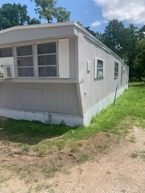 102 Jefferson Ave, Moberly, MO 65270 photo 2