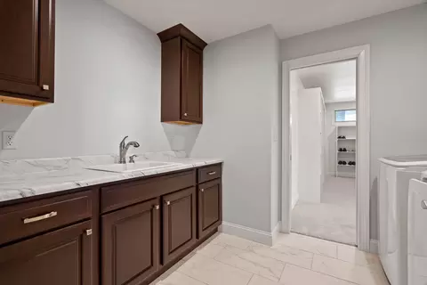 Bath - 920 Marcassin Dr, Columbia, MO 65201 photo 5 of 6