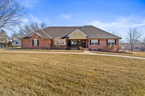 6004 Bentpath Dr, Columbia, MO 65203