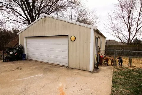 Exterior - 907 S Summit Dr, Holts Summit, MO 65043 photo 4 of 7