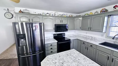 Kitchen - 907 S Summit Dr, Holts Summit, MO 65043 photo 10 of 15