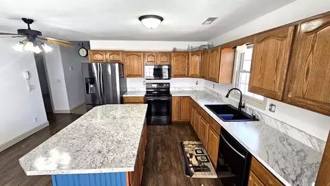 Kitchen - 907 S Summit Dr, Holts Summit, MO 65043 photo 12 of 15