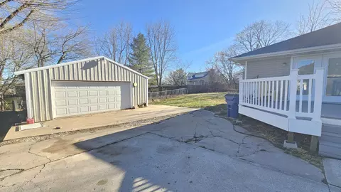 Exterior - 907 S Summit Dr, Holts Summit, MO 65043 photo 7 of 7