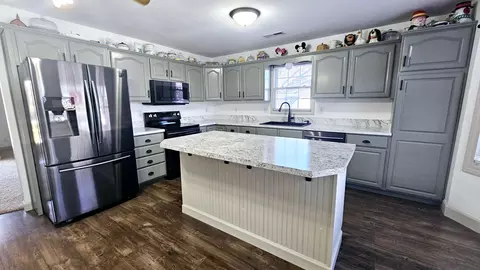 Kitchen - 907 S Summit Dr, Holts Summit, MO 65043 photo 3 of 15