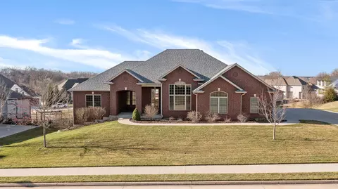 703 E Old Hawthorne Dr, Columbia, MO 65201