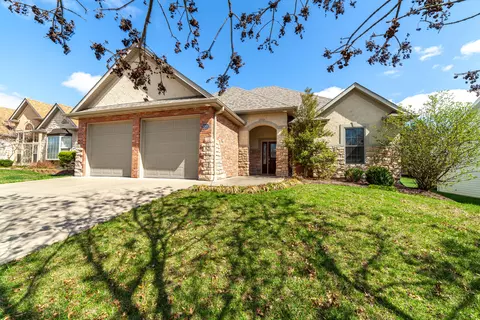 5008 Royal Lytham Dr, Columbia, MO 65203