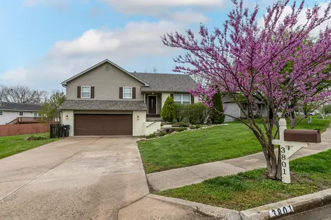 3801 Gallant Fox Dr, Columbia, MO 65202