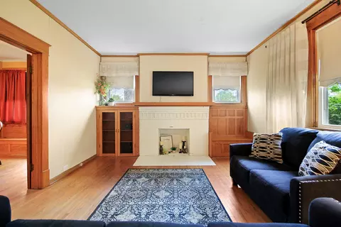 Living - 300 E Harrison St, Auxvasse, MO 65231 photo 2 of 3