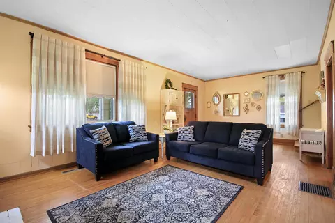 Living - 300 E Harrison St, Auxvasse, MO 65231 photo 3 of 3