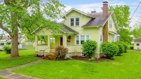 Exterior - 300 E Harrison St, Auxvasse, MO 65231 photo 1 of 15