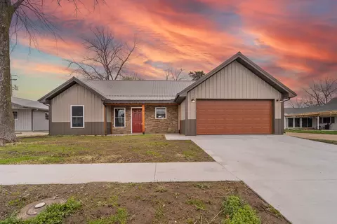 117 E Morgan St, Tipton, MO 65081 photo 1
