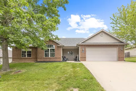 207 Jackal Dr, Columbia, MO 65202