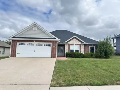 3605 Flatwater Dr, Columbia, MO 65202
